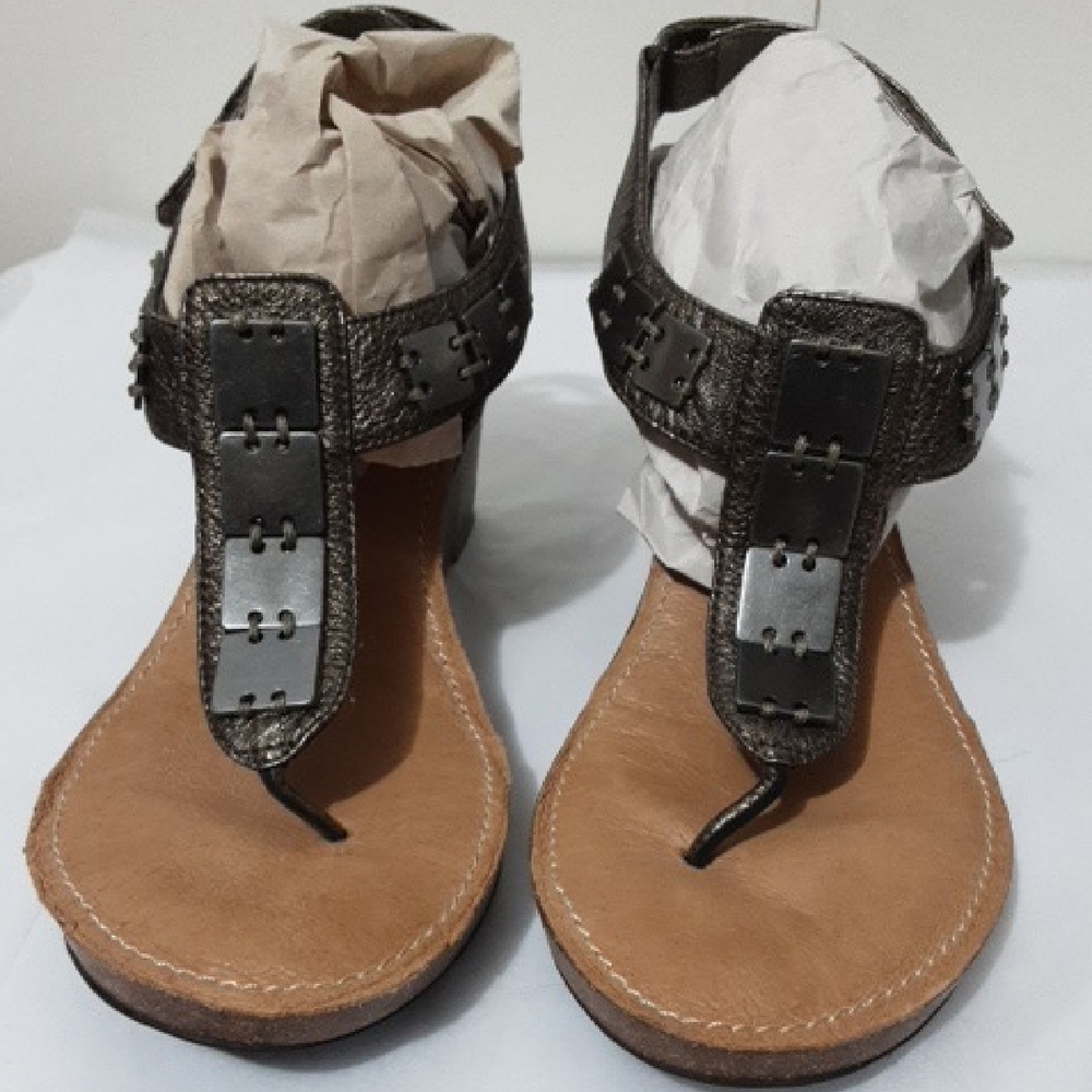 ME TOO KAYLEN 5 Stylish‎ Pewter Silver Disk  Sandals